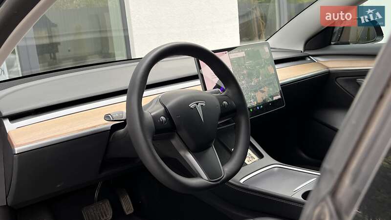 Седан Tesla Model 3 2021 в Львові