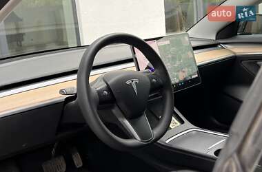 Седан Tesla Model 3 2021 в 