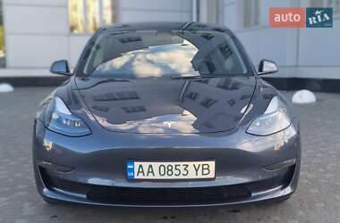 Седан Tesla Model 3 2022 в 