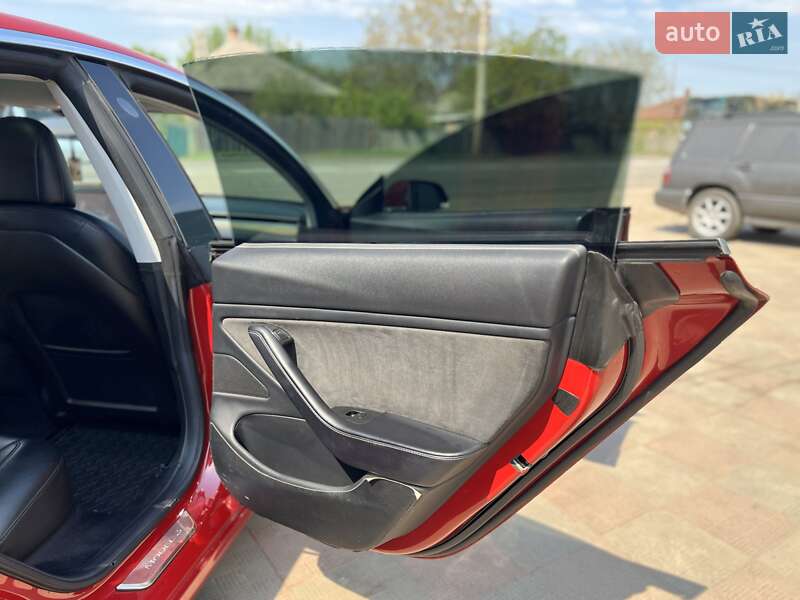 Седан Tesla Model 3 2018 в Славянске