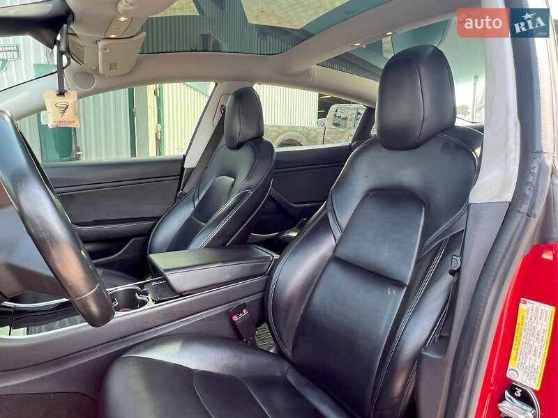 Седан Tesla Model 3 2018 в Славянске