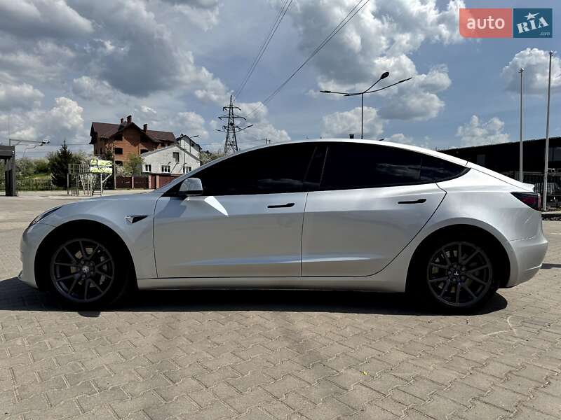 Седан Tesla Model 3 2018 в Львове