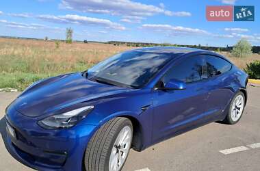 Седан Tesla Model 3 2022 в 