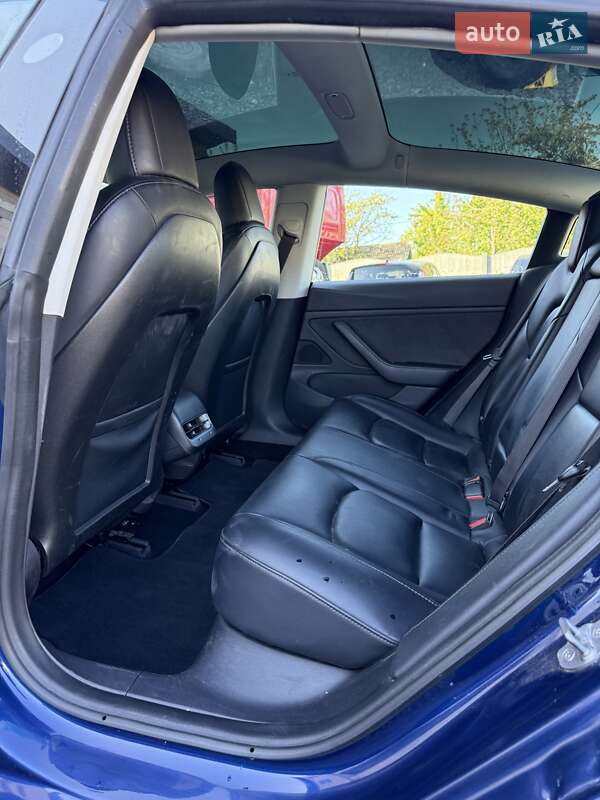 Седан Tesla Model 3 2018 в Луцке