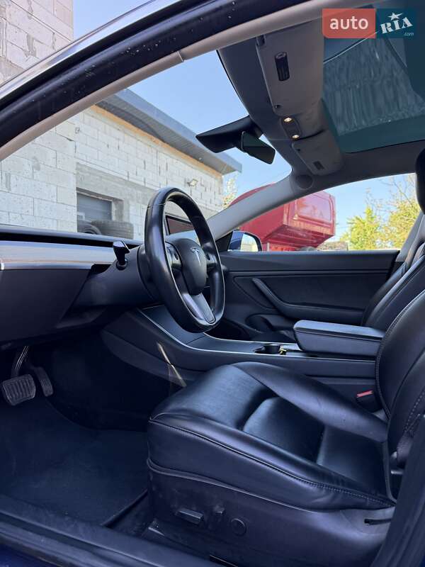 Седан Tesla Model 3 2018 в Луцке