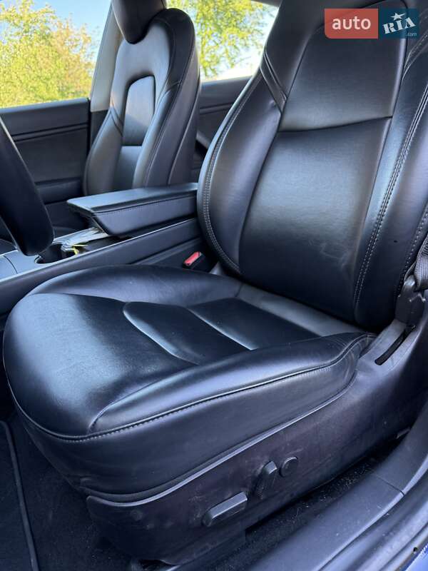 Седан Tesla Model 3 2018 в Луцке