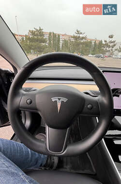 Седан Tesla Model 3 2019 в 
