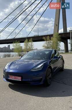 Седан Tesla Model 3 2020 в Киеве