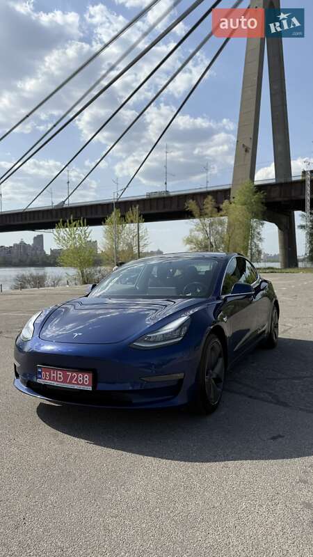 Седан Tesla Model 3 2020 в 