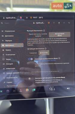 Седан Tesla Model 3 2020 в 