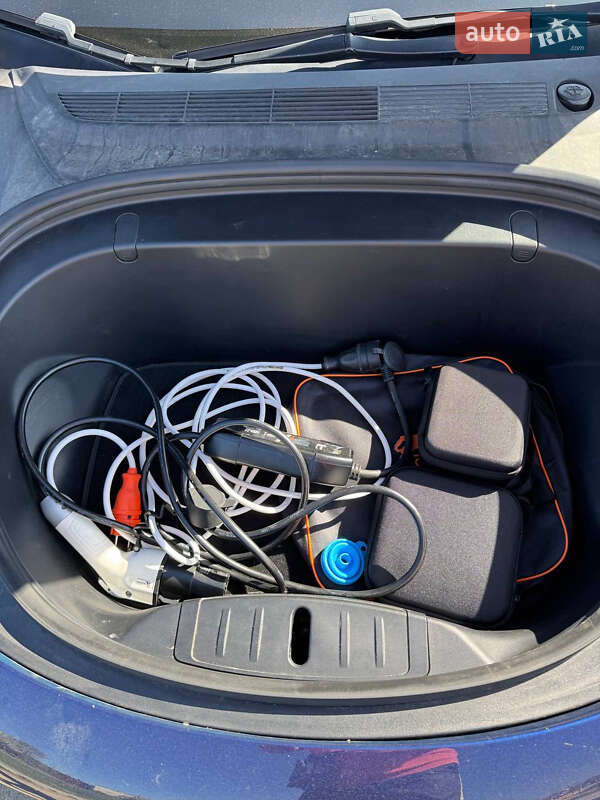 Седан Tesla Model 3 2018 в Чернигове