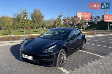 Седан Tesla Model 3 2021 в 
