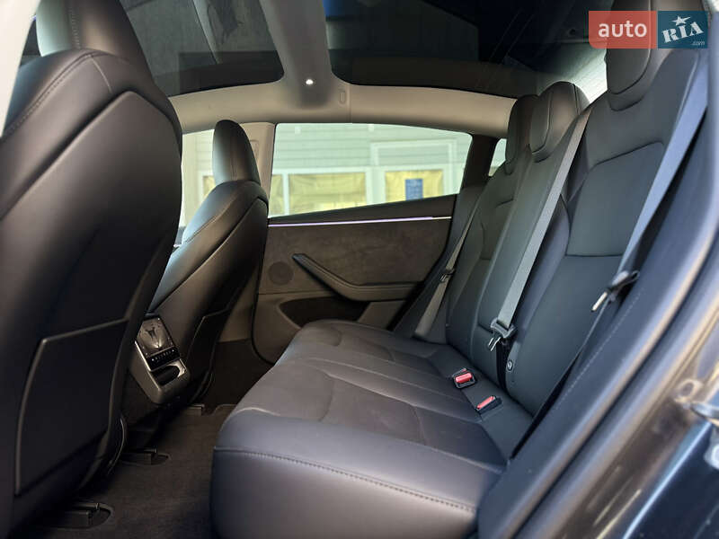 Седан Tesla Model 3 2024 в Луцьку