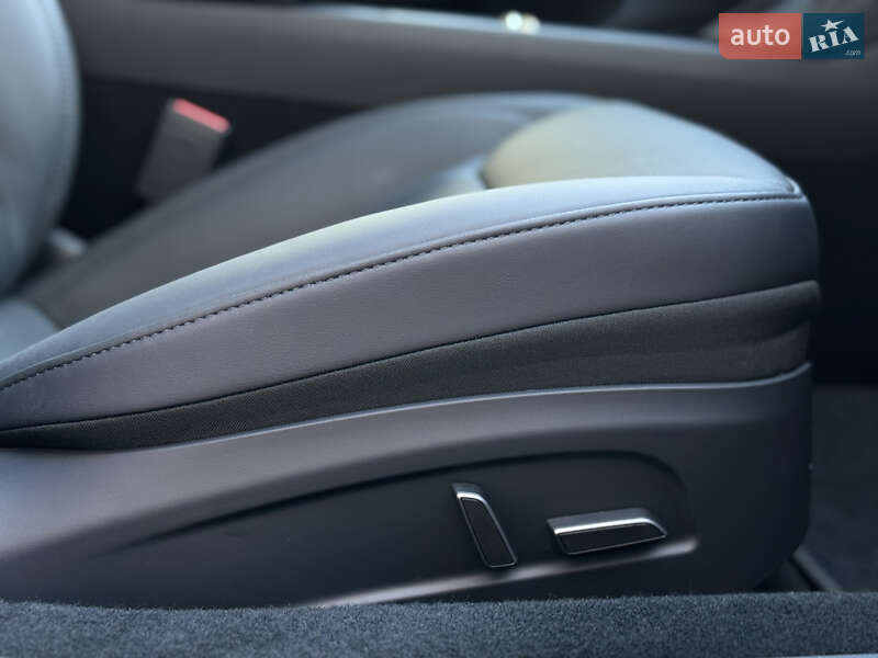 Седан Tesla Model 3 2024 в Луцьку