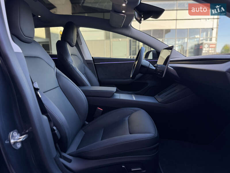 Седан Tesla Model 3 2024 в Луцьку