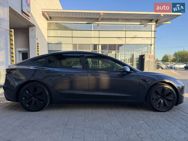 Седан Tesla Model 3 2024 в Луцьку