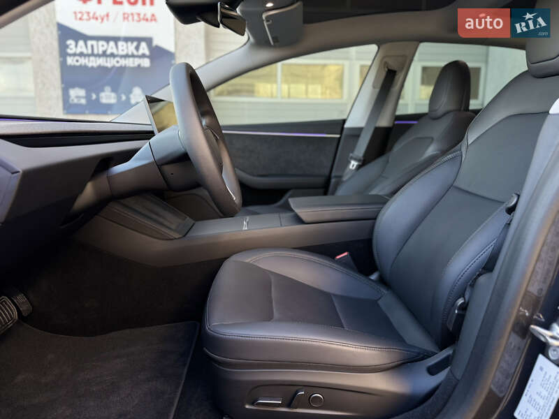 Седан Tesla Model 3 2024 в Луцьку