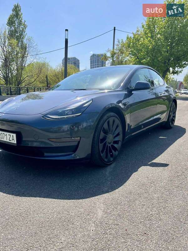 Седан Tesla Model 3 2022 в Днепре