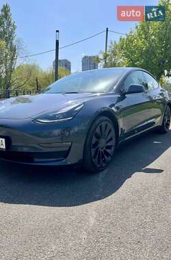 Седан Tesla Model 3 2022 в 