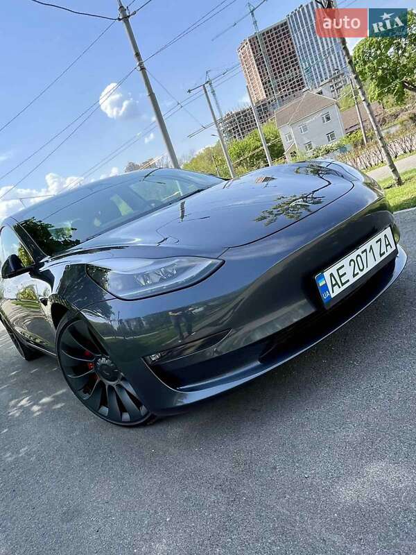Седан Tesla Model 3 2022 в 