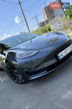 Седан Tesla Model 3 2022 в 