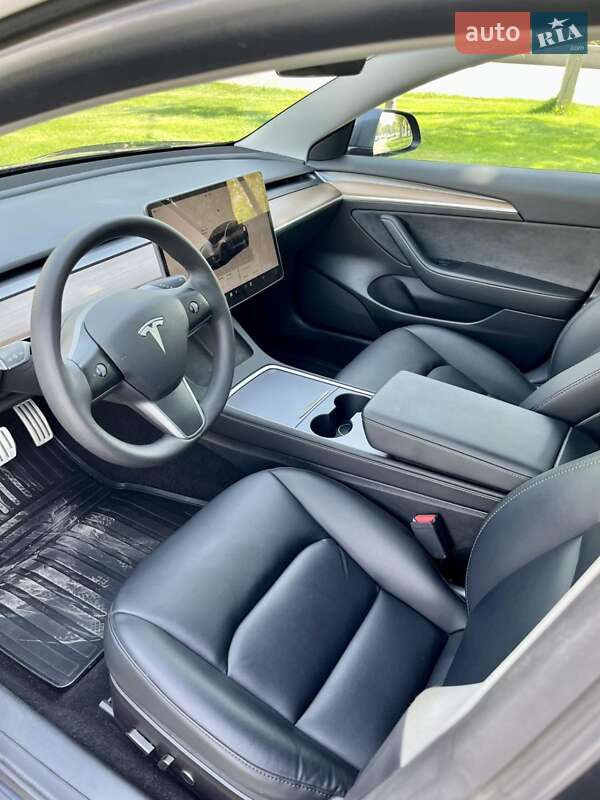 Седан Tesla Model 3 2022 в Днепре