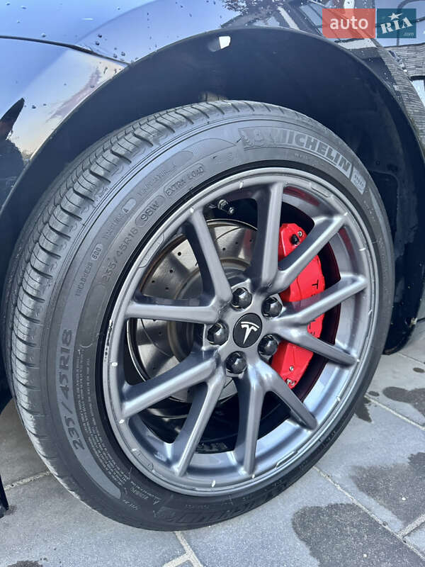 Седан Tesla Model 3 2019 в Киеве