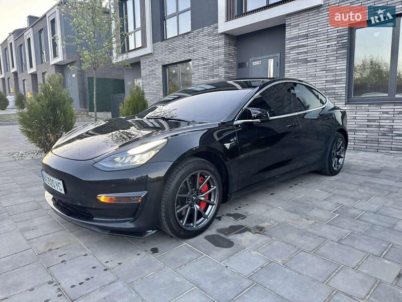 Седан Tesla Model 3 2019 в Киеве