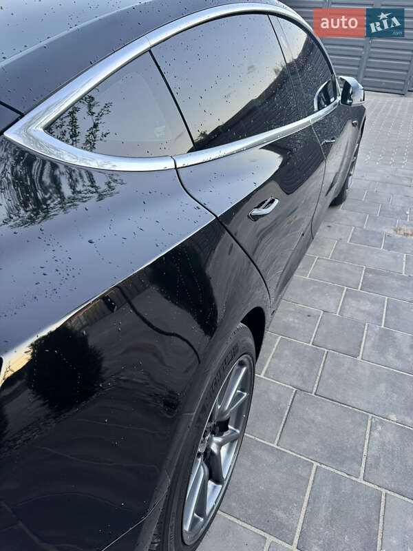 Седан Tesla Model 3 2019 в Киеве
