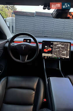 Седан Tesla Model 3 2019 в 