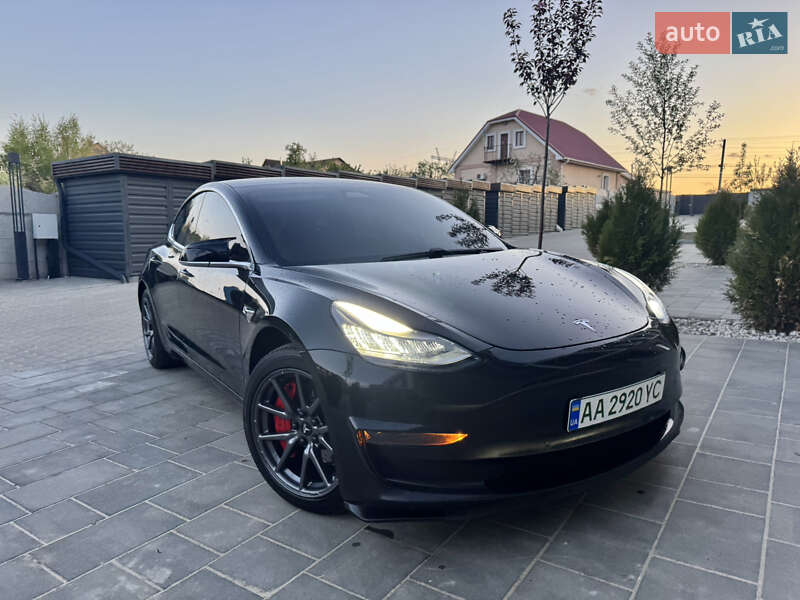 Седан Tesla Model 3 2019 в Киеве