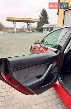 Седан Tesla Model 3 2020 в 