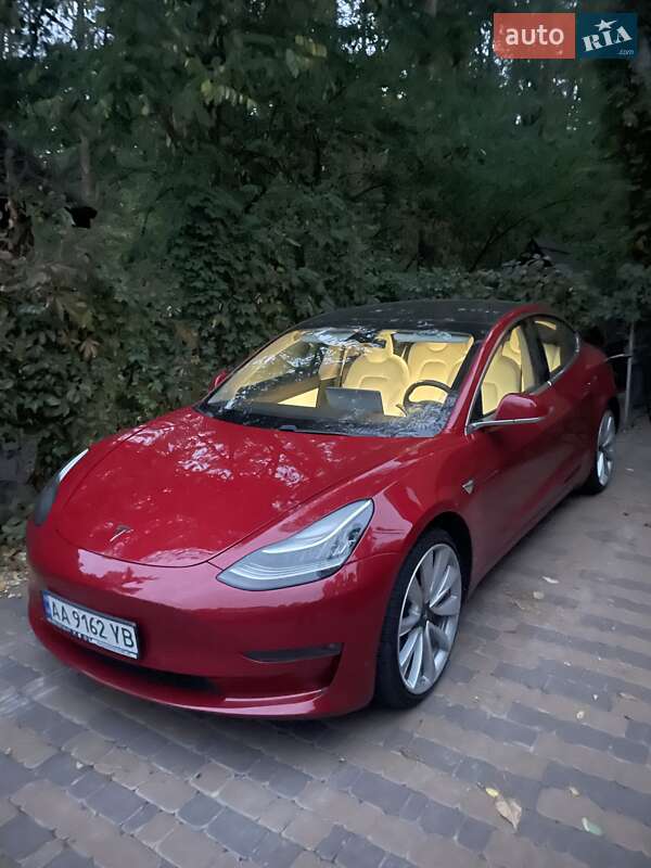 Седан Tesla Model 3 2018 в 