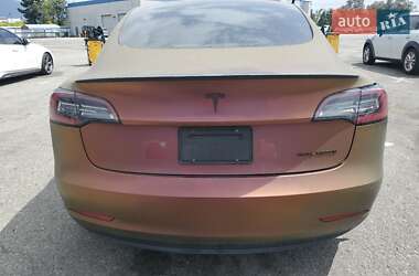 Седан Tesla Model 3 2022 в 