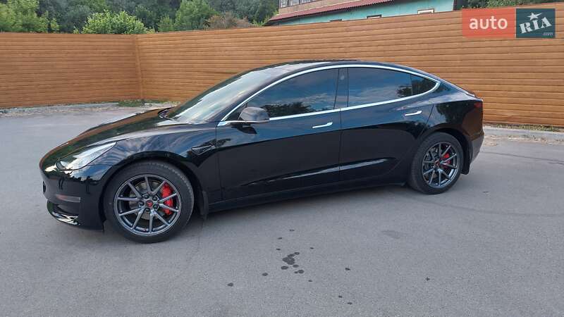 Седан Tesla Model 3 2019 в Чернигове