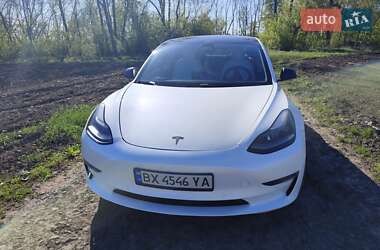 Седан Tesla Model 3 2021 в 