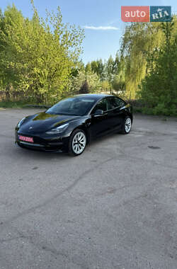 Седан Tesla Model 3 2022 в 