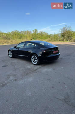 Седан Tesla Model 3 2022 в 