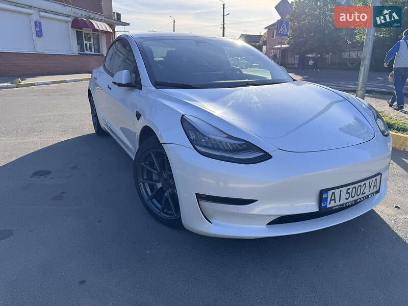 Tesla Model 3 2020