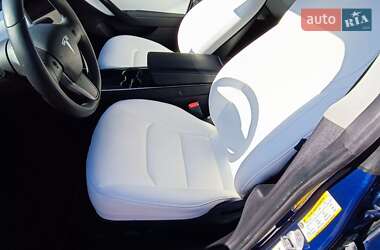 Седан Tesla Model 3 2020 в 