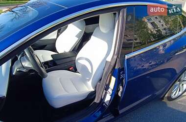 Седан Tesla Model 3 2020 в 