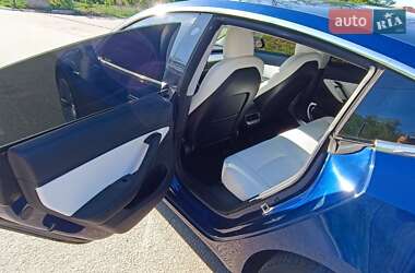 Седан Tesla Model 3 2020 в 