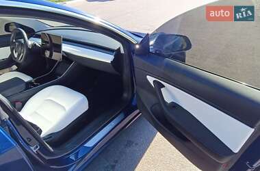 Седан Tesla Model 3 2020 в 