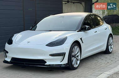 Седан Tesla Model 3 2019 в Чернівцях