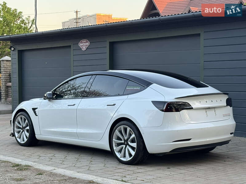 Седан Tesla Model 3 2019 в Черновцах