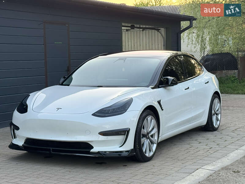 Седан Tesla Model 3 2019 в Черновцах