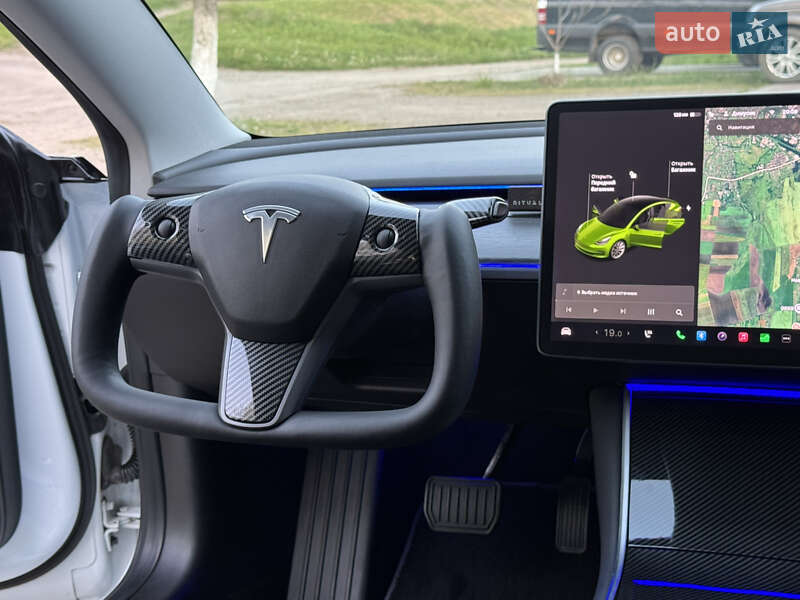 Седан Tesla Model 3 2019 в Черновцах