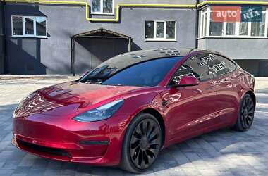 Седан Tesla Model 3 2022 в 