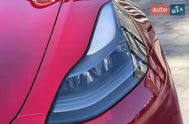 Седан Tesla Model 3 2022 в 
