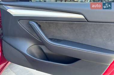 Седан Tesla Model 3 2022 в 